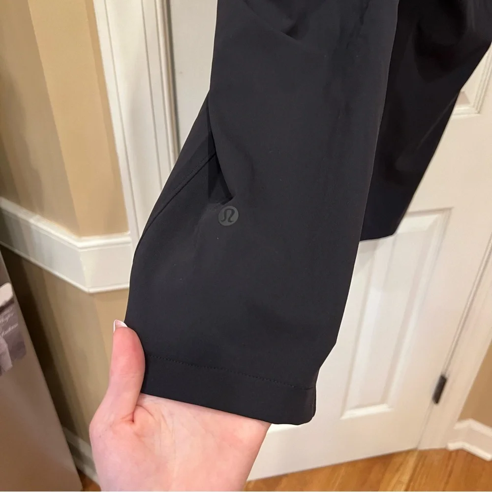 Lululemon On The Fly Pant Luxtreme Black Cropped Pants Drawstring Size 8, 26”
